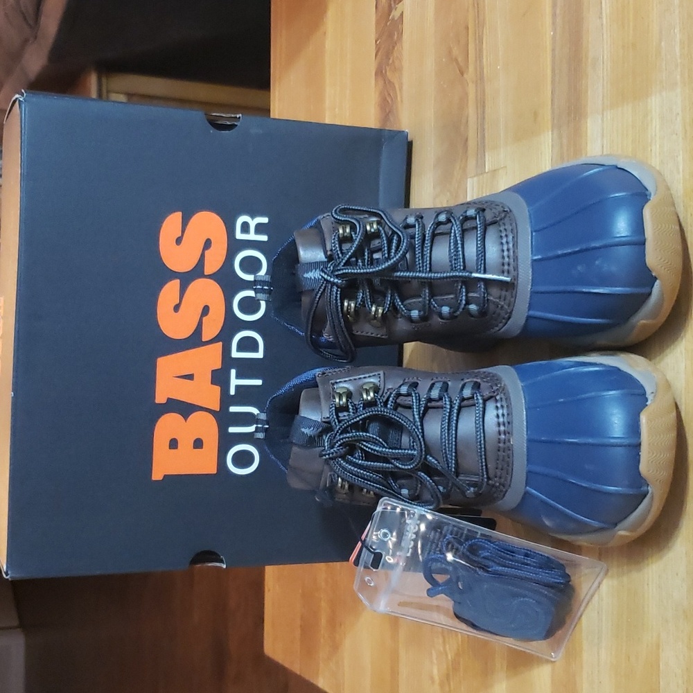 Bass outdoor size 5 field duck. Water proof booties.